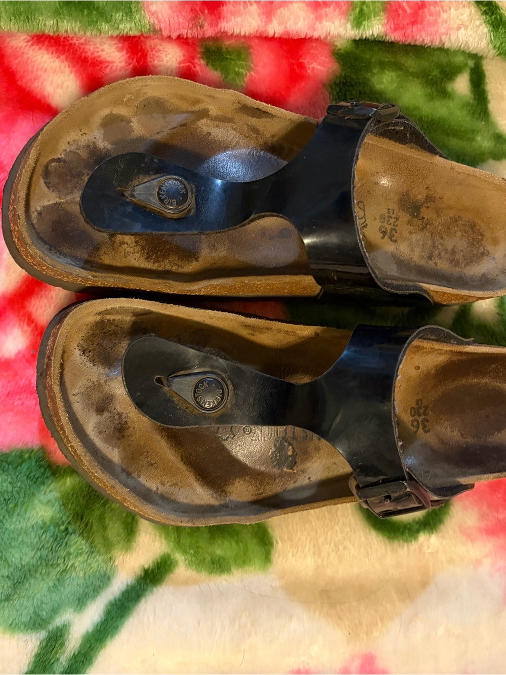 Birkenstock Black Patent Gizeh Style Women's Sandals - Picture 4 of 8